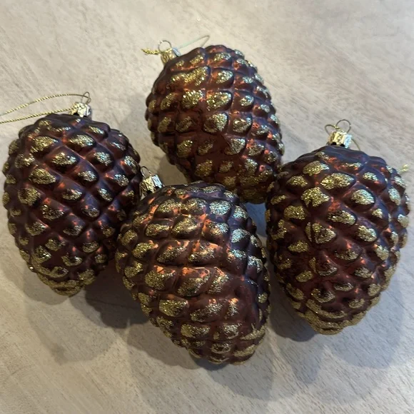 4 Large Pinecone Ornaments - Picture 3 of 8